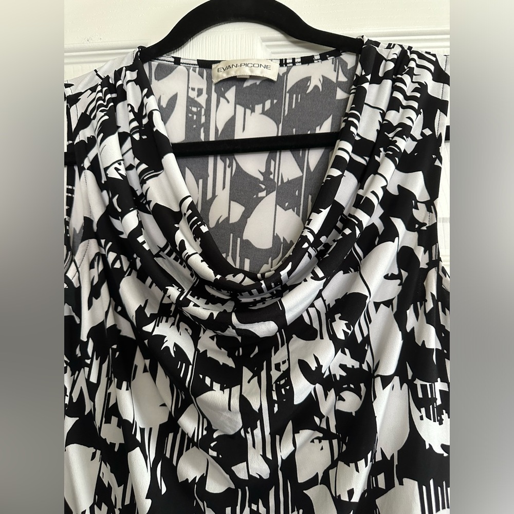 Black and White Tank Top - Picture 3 of 3
